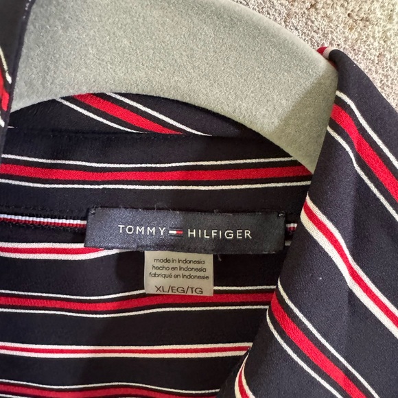 Silky Blouse perfect for work or casual day - Picture 3 of 3